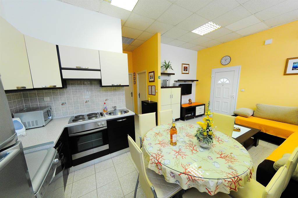 Apartments Marija Petricevic Podstrana Quarto foto