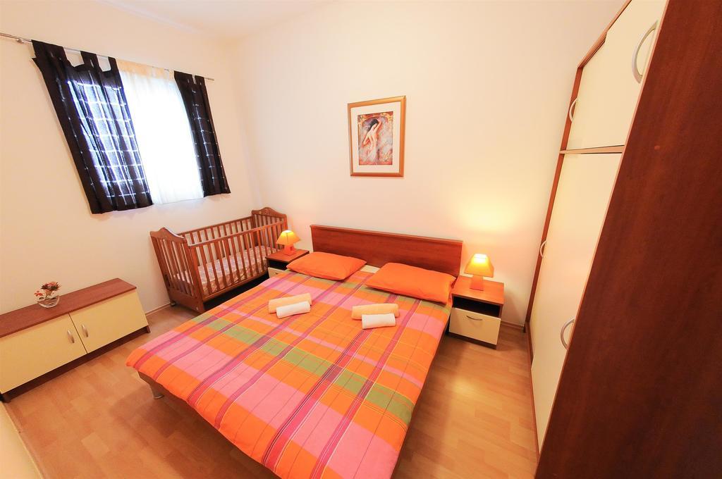 Apartments Marija Petricevic Podstrana Quarto foto