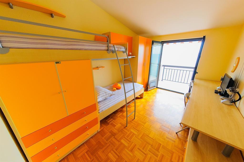 Apartments Marija Petricevic Podstrana Quarto foto