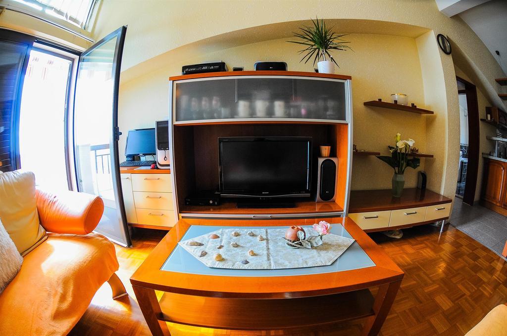 Apartments Marija Petricevic Podstrana Quarto foto